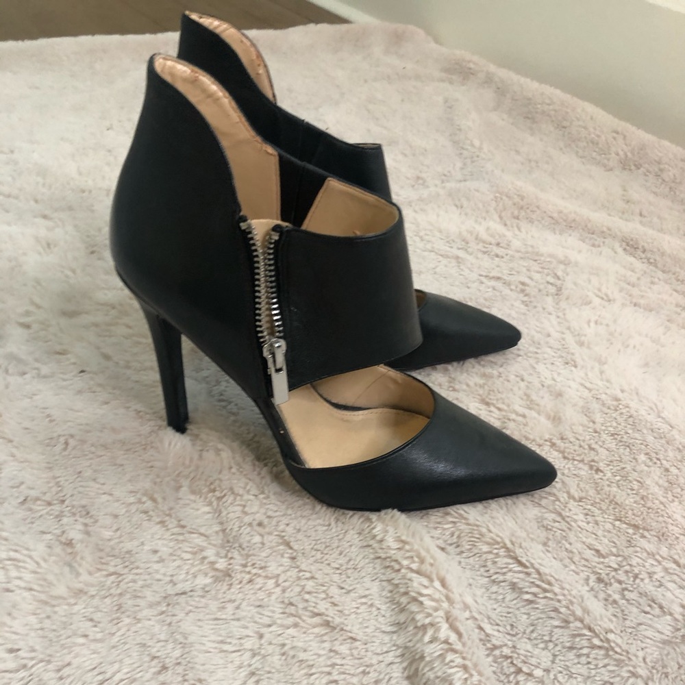 Jessica Simpson Black Pumps